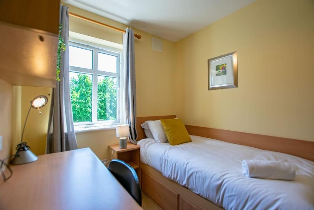 90 - Roomy Townhouse By Shortstays Galway Buitenkant foto