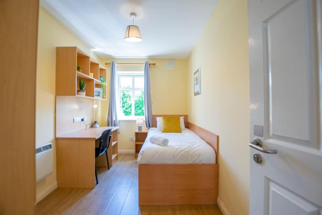90 - Roomy Townhouse By Shortstays Galway Buitenkant foto